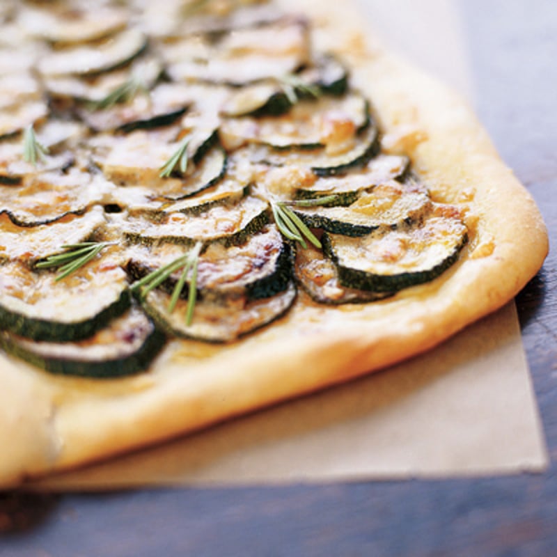 Zucchinipizza med parmesan