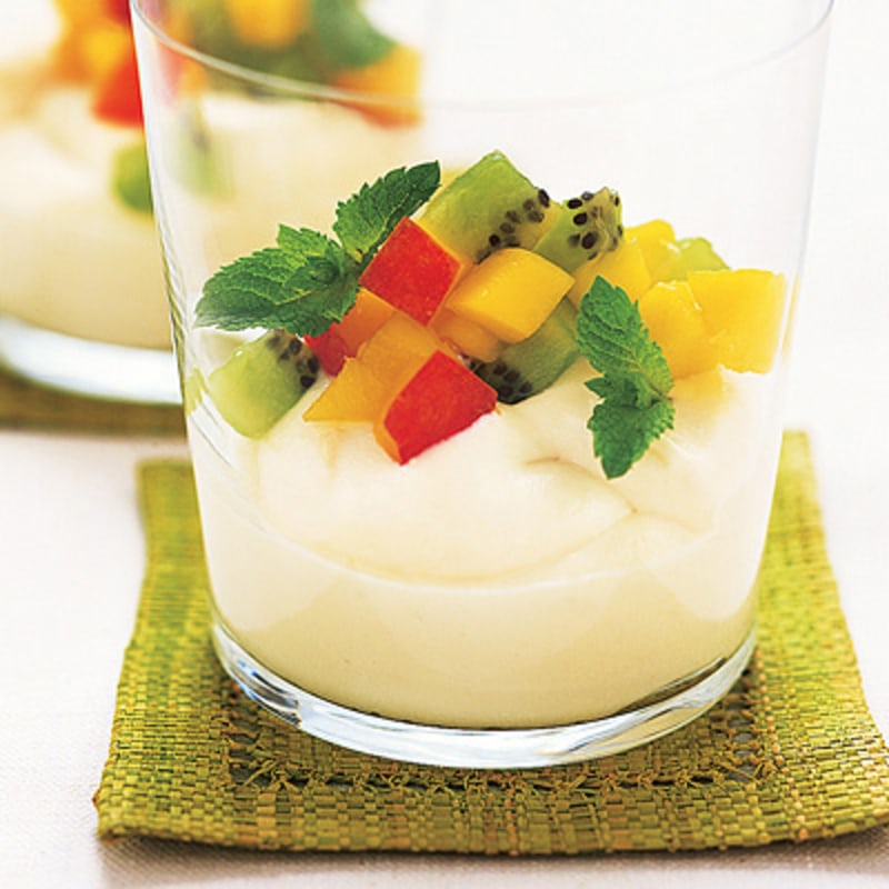 Vit chokladmousse med fruktsalsa