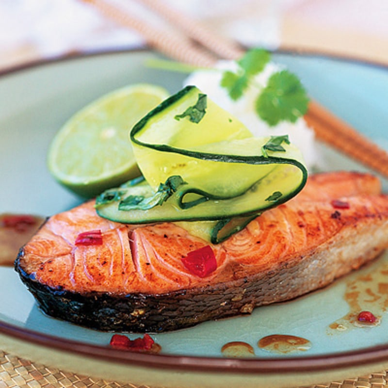 Chili- och limemarinerad lax med thaigurka