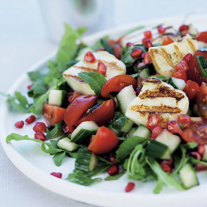 Granatäppelsallad med grillad halloumi