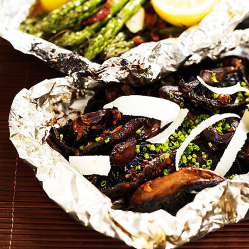 Barbequepaket med svamp och sparris