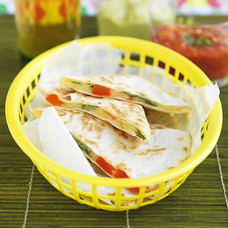Quesadillas med avokadoröra och tomatsalsa