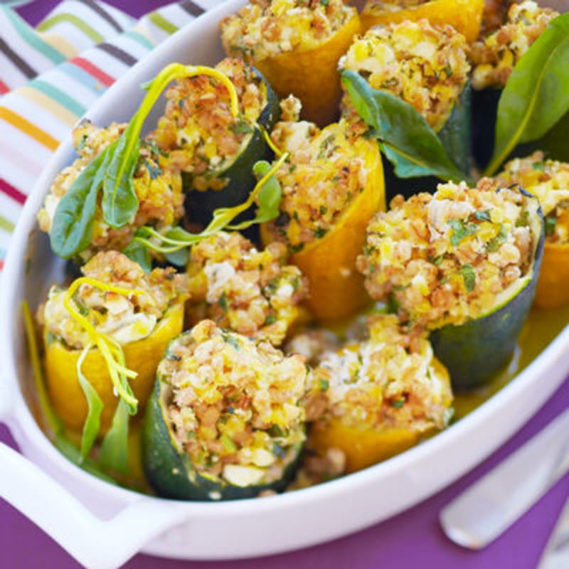 Zucchinistubbar med röda linser och matvete