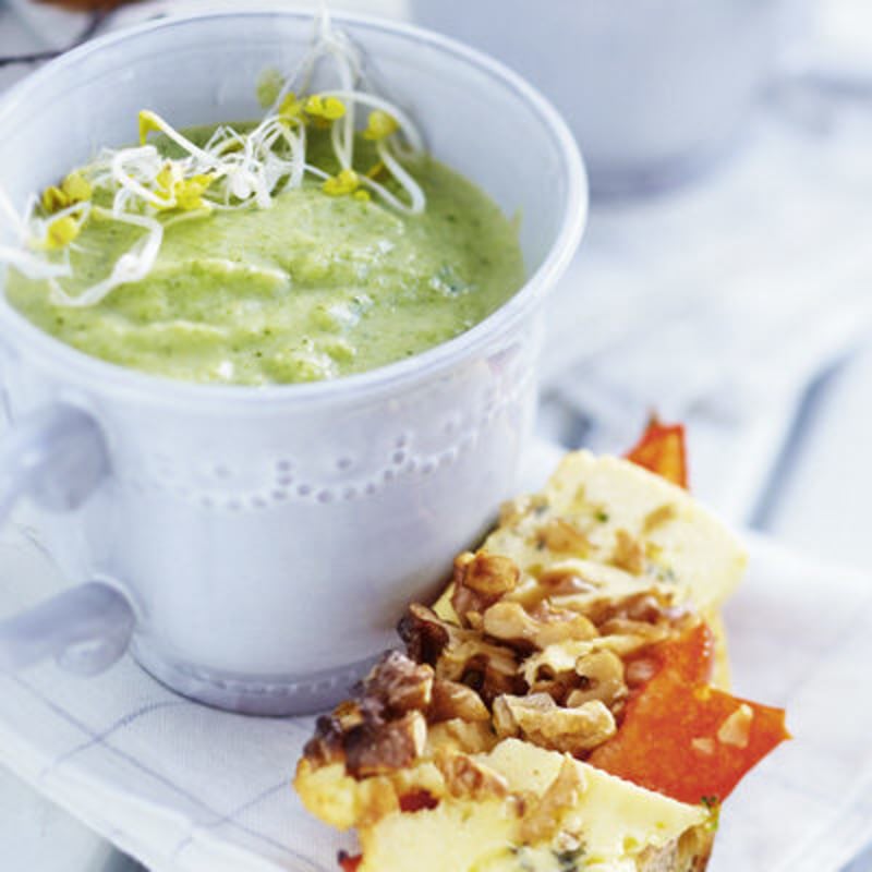 Broccolisoppa med ädelosttoast