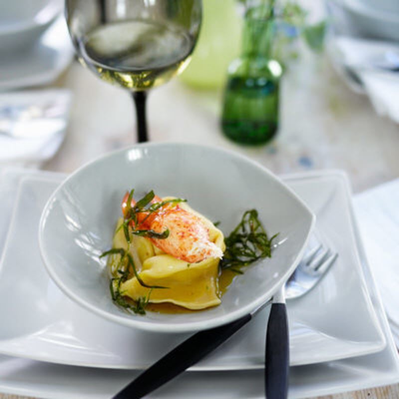 Hummerfylld färsk pasta med dragonssmör