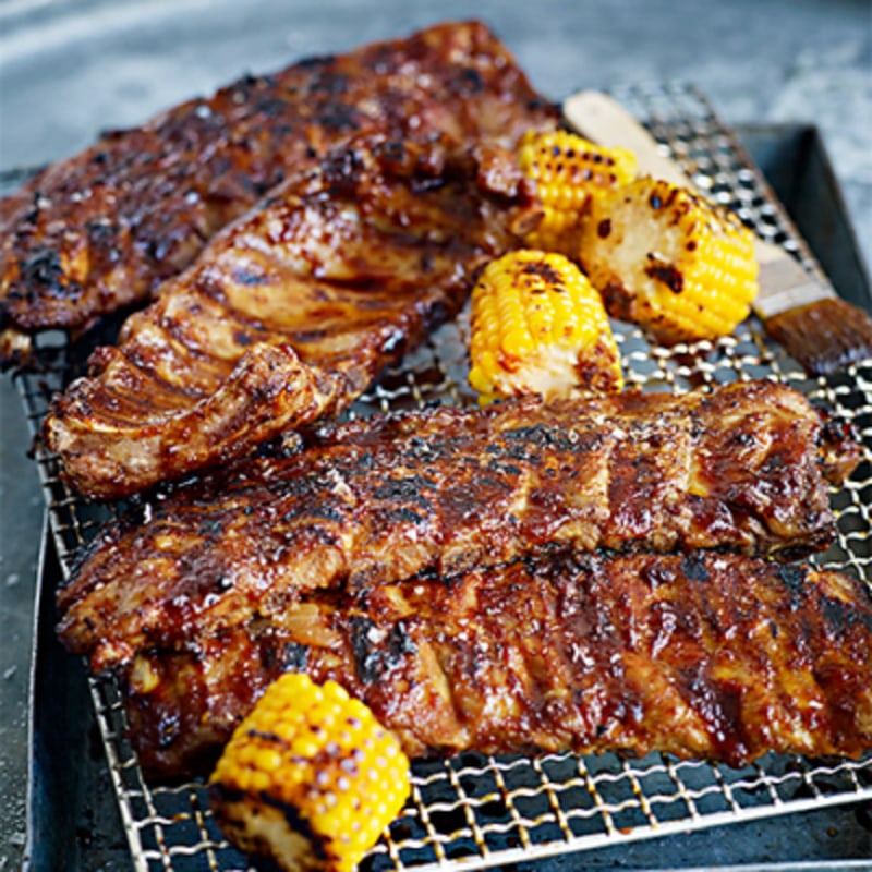 Glazerade ribs med grillad majskolv