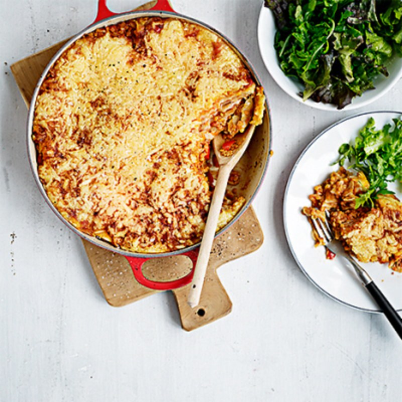 Tacogratäng med röda linser och tortillabröd
