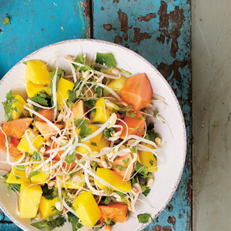 Mango- och papayasallad med groddar