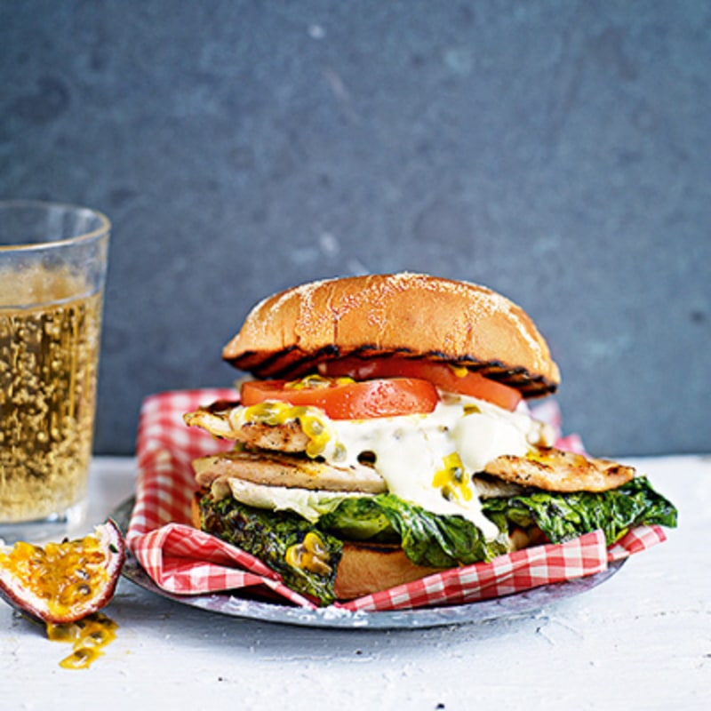 Kycklingburgare med limeaioli och passionsfrukt