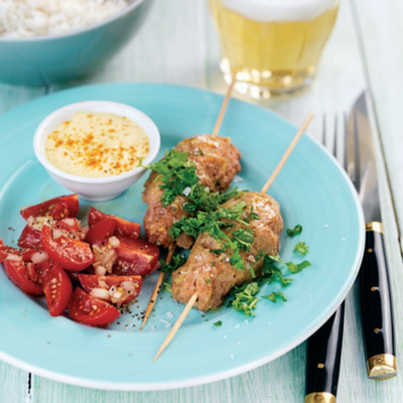 Curryfärsspett med tomatsalsa