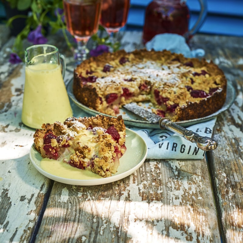 Päron- och hallonpaj med kardemummasås