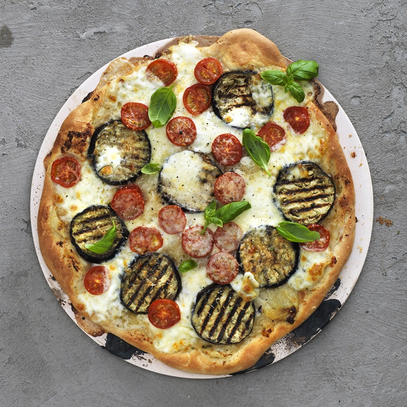 Vegetarisk pizza bianco på grillen