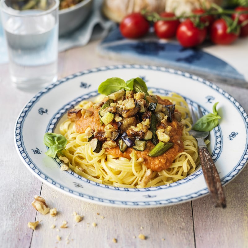 Spaghetti med linser och vitlöksfrästa grönisar