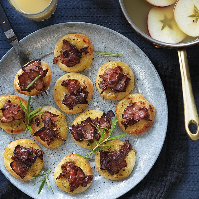 Minipizzor med bacon och dadlar