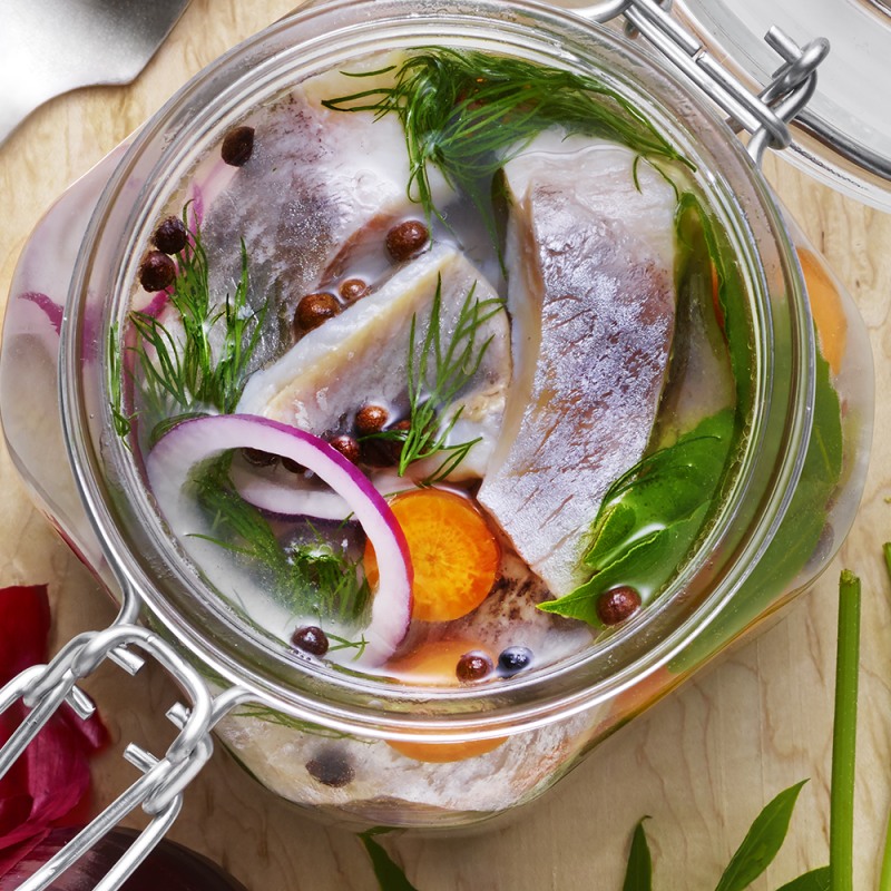 Inlagd sill med rödlök och dill