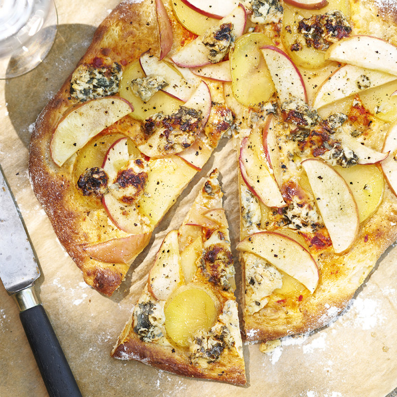 Pizza med äpple och ädelost