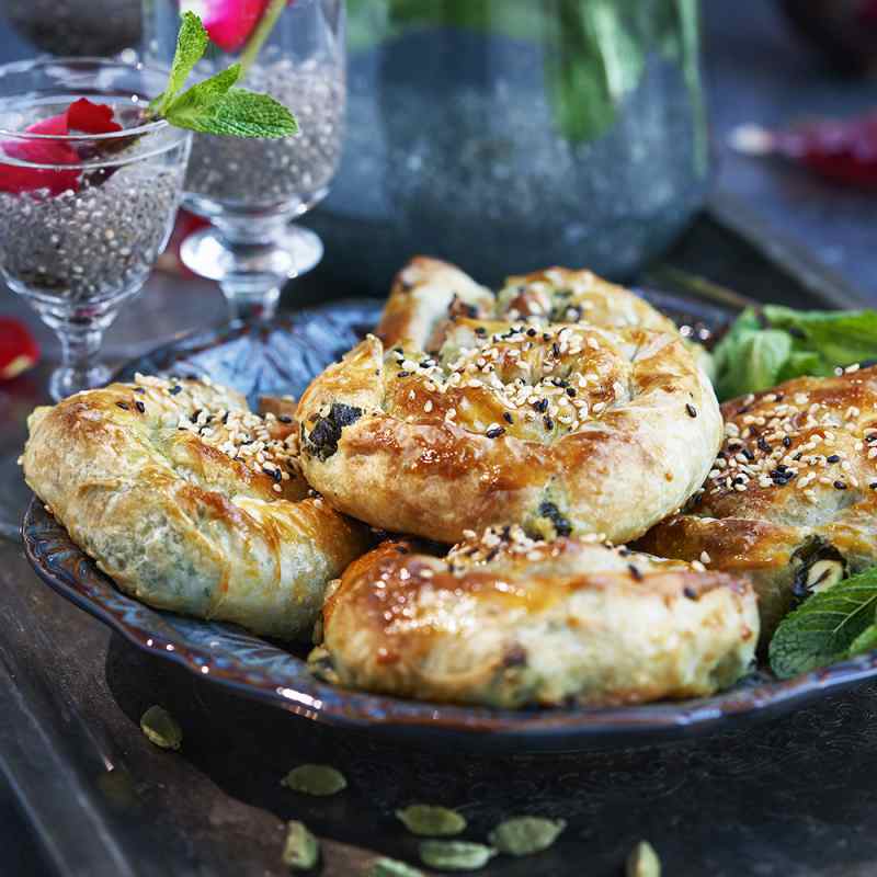 Börek (Spenat- och fetaostfyllda filodegssnurror)
