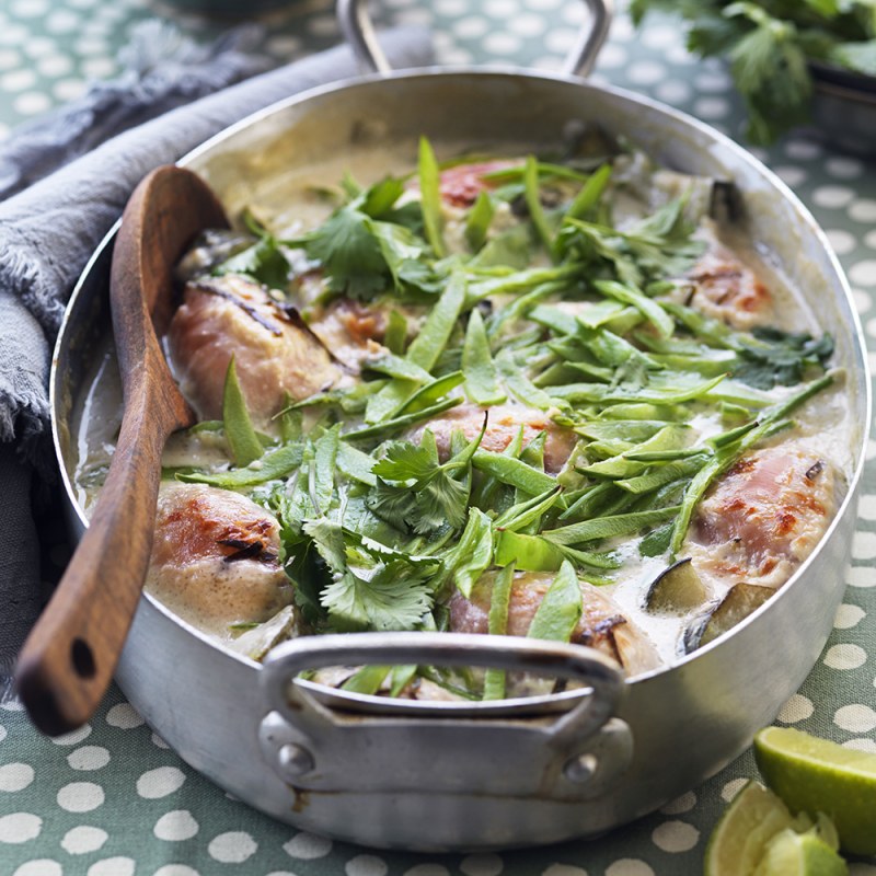 Kyckling i kokosmjölk med limeblad