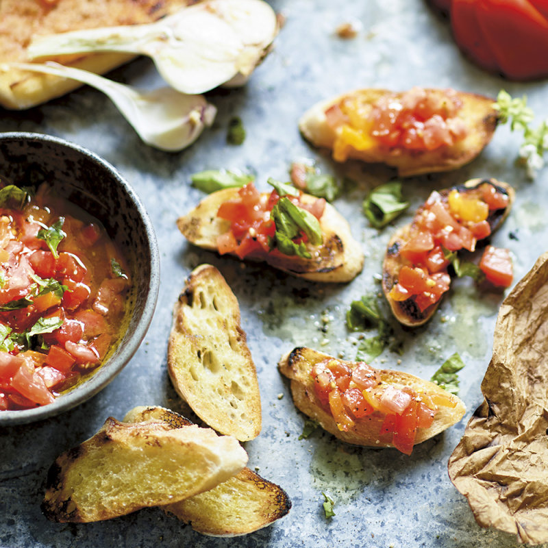 Grillade crostini med tomatröra