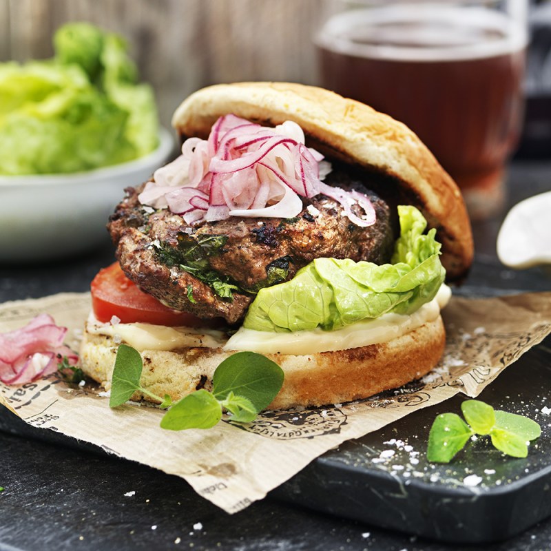 Ostfylld hamburgare med tapenade