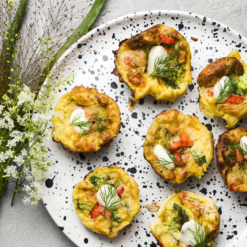Omelettmuffins med Västerbottensost och kräftstjärtar