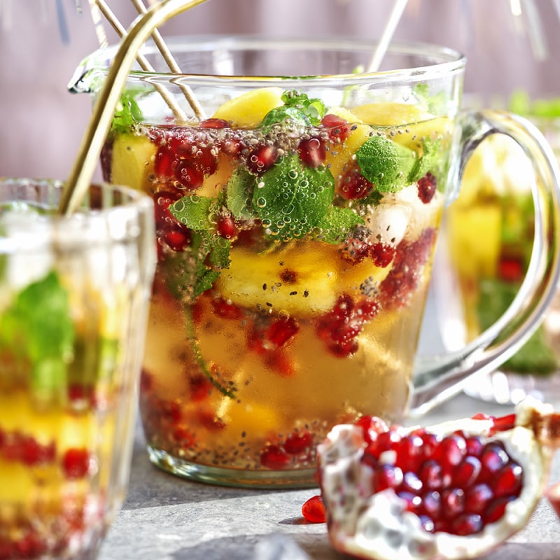 Bål med mango, granatäpple och chiafrön