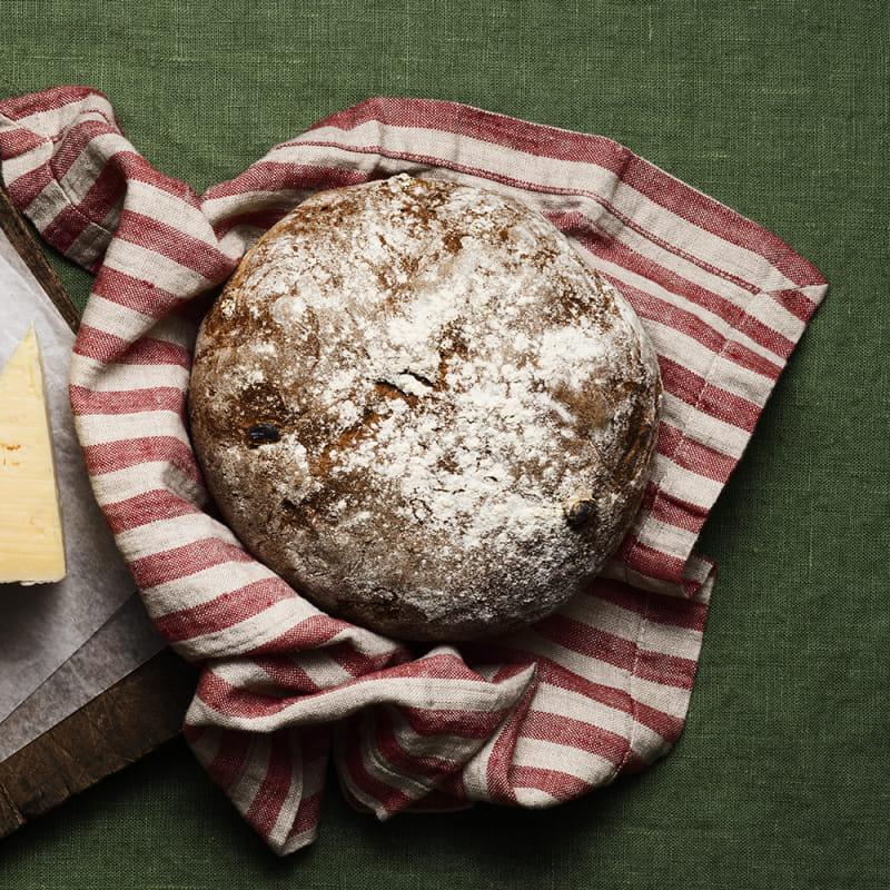 Julbröd med pomerans, anis och russin