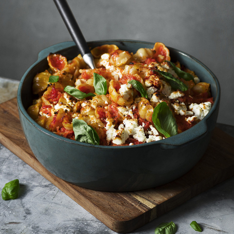 Pasta med tomatsås och gratinerad fetaost