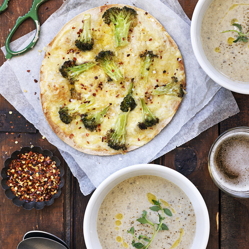 Tortillapizza bianco med svampsoppa