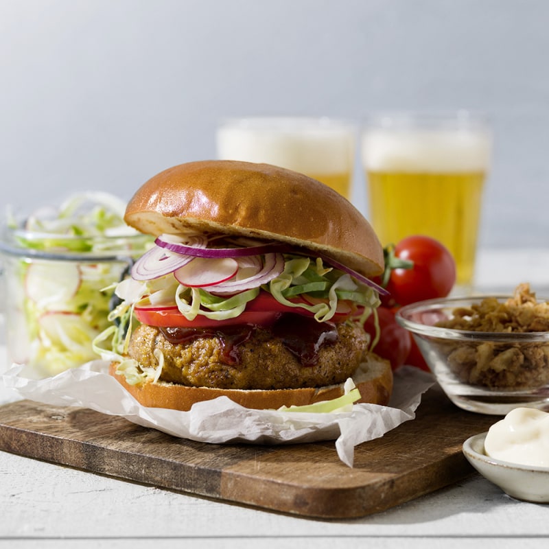 Vegetarisk färsburgare med picklad spetskål