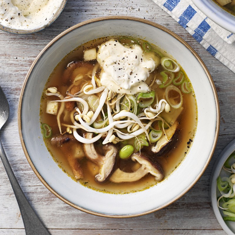 Vegetarisk buljongsoppa med parmesankräm