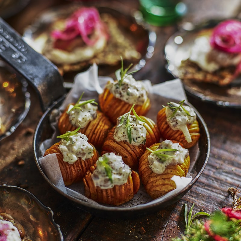 Hasselbackspotatis med ansjoviskräm