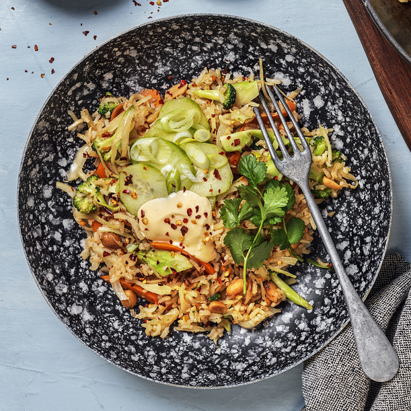 Fried rice med gurksallad och het majo