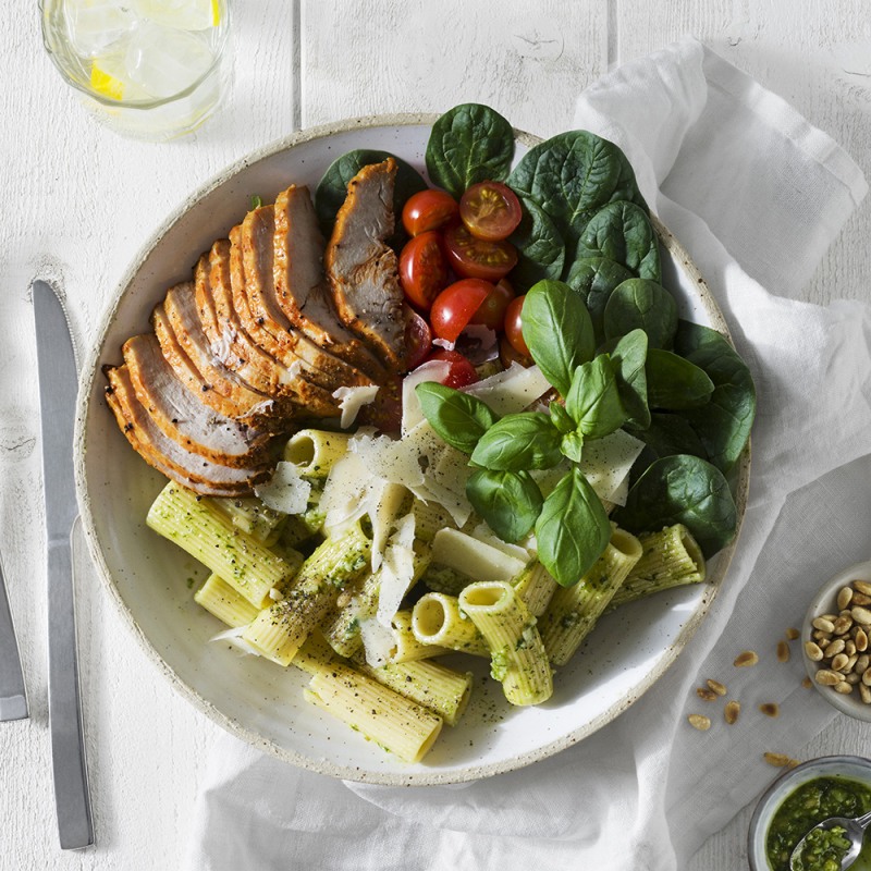 Pastasallad med kyckling och pesto