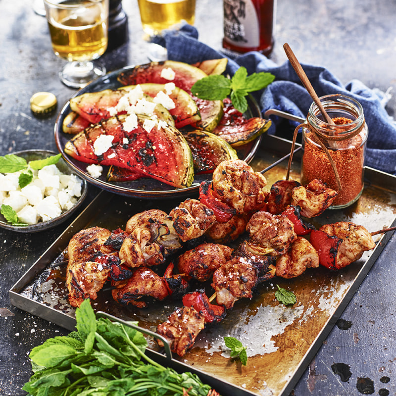 Grillade kycklingspett med grillad melon och fetaost