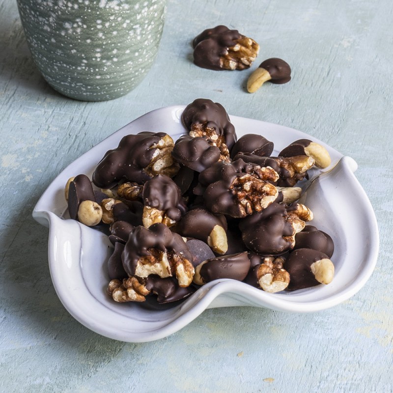Nötter i mörk choklad