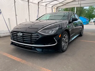 Introducing a 2023 Hyundai Sonata Preferred sedan, now available for dealer-to-dealer sale. With a mileage of 73,032 km, this vehicle offers a compelling blend of modern design and advanced technology, making it a strong contender in the midsize sedan market.
Priced at $22,700 CAD, this Sonata presents an excellent value proposition for dealers looking to enhance their inventory. Its relatively low mileage for a 2023 model ensures that it remains appealing to a wide range of buyers, while the Preferred trim level includes desirable features that enhance both comfort and functionality.
Given its age and condition, this Sonata is well-positioned for strong resale potential, making it a smart investment for any dealership. Don't miss the opportunity to add this reliable and stylish sedan to your lot.