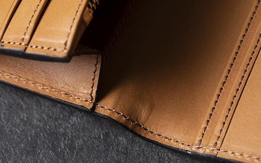 長財布の特性を考えて、独自の設計