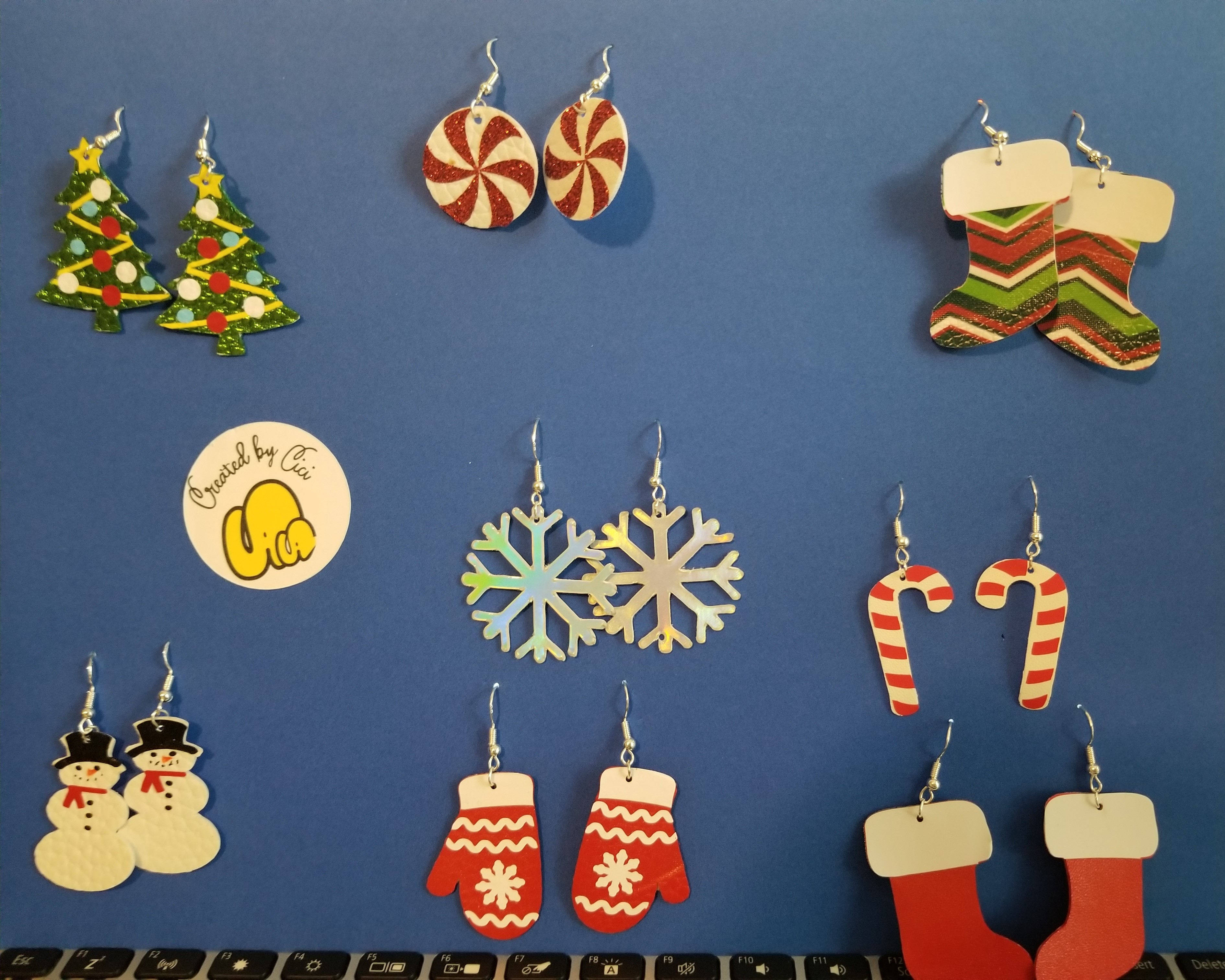 Creations/CHRISTMAS_EARRINGS_uxqaad