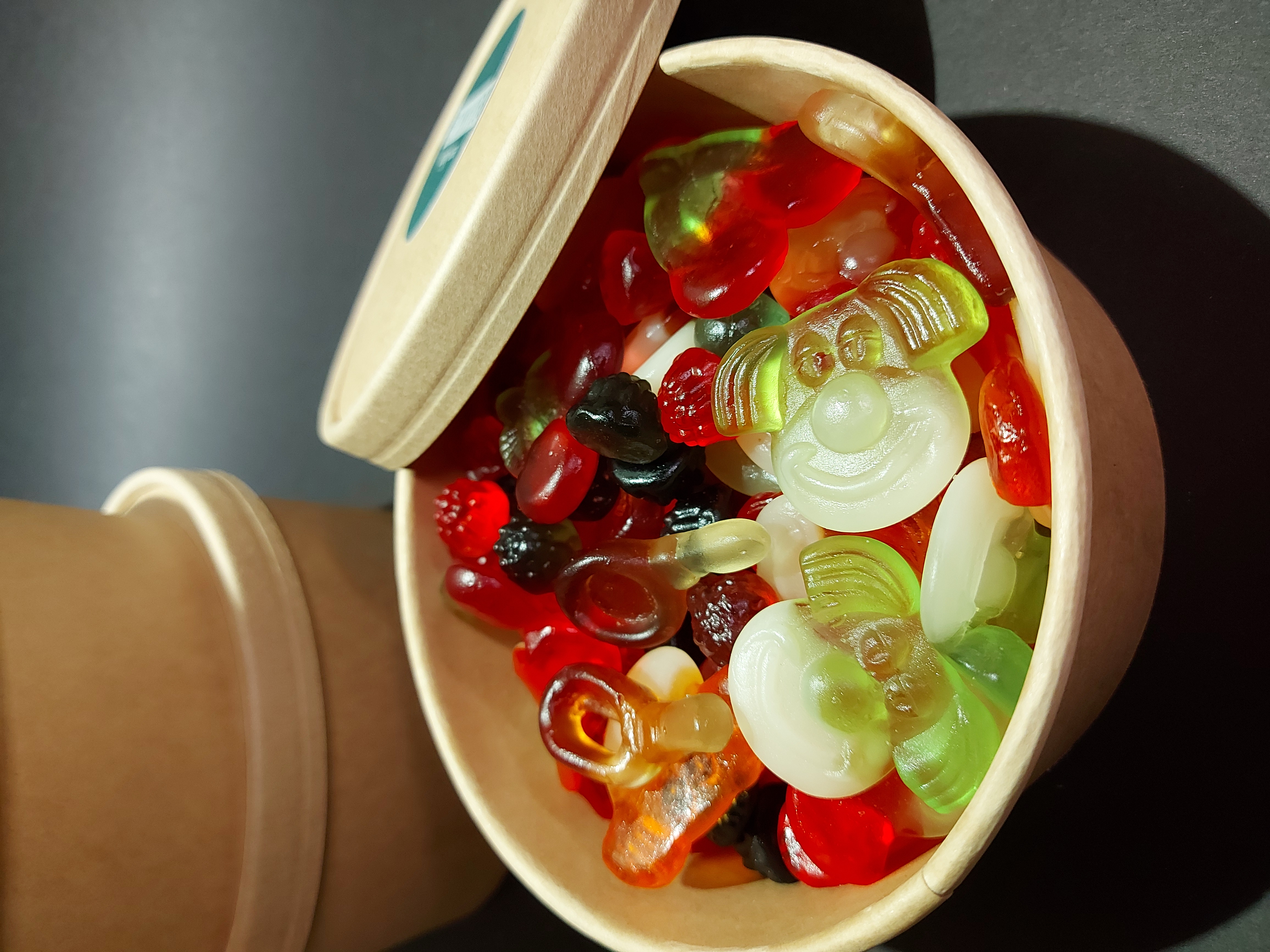 Snoep box met 500 gr geoliede snoepen