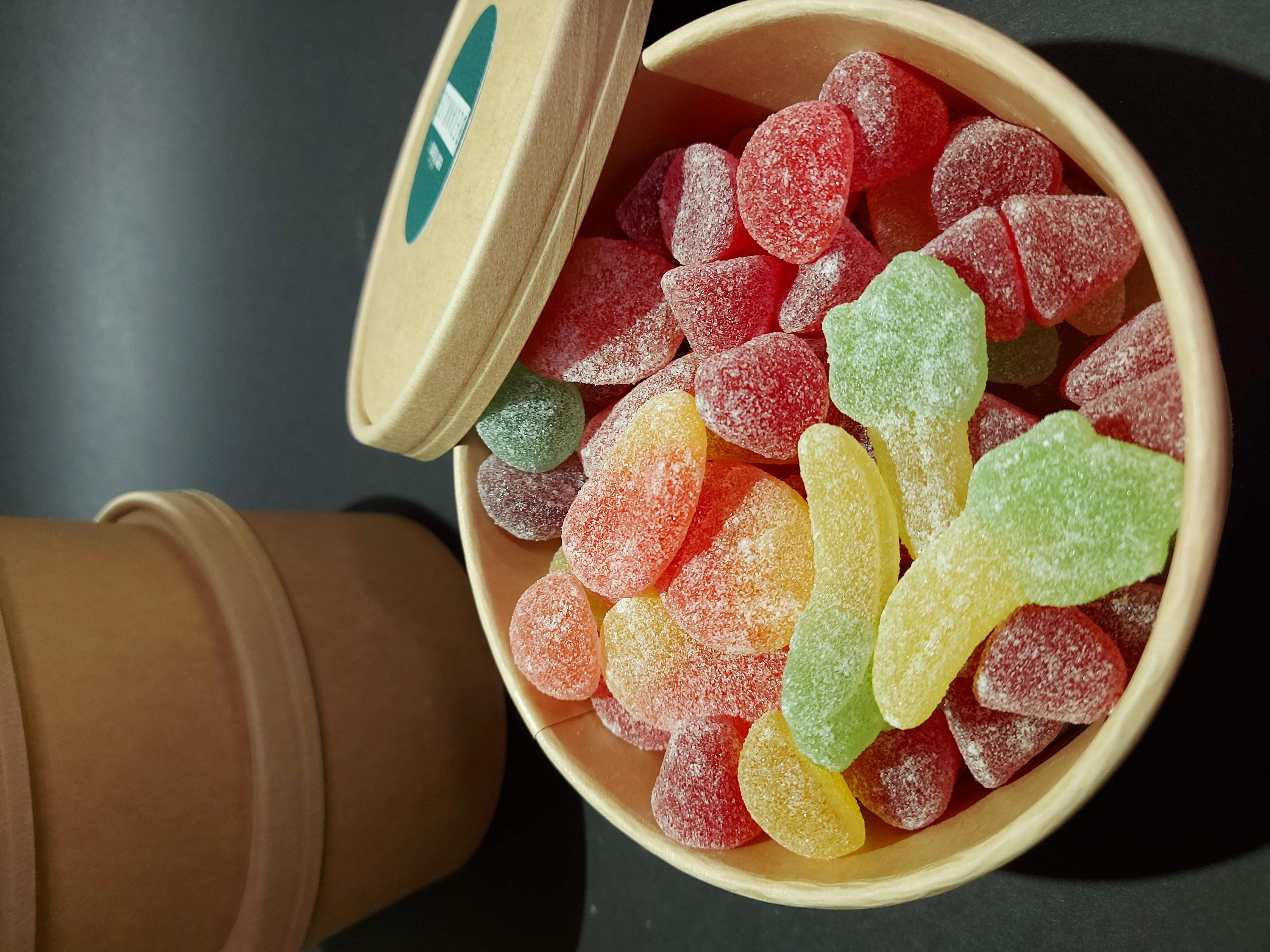 snoepbox met 500 gr gesuikerde snoepen