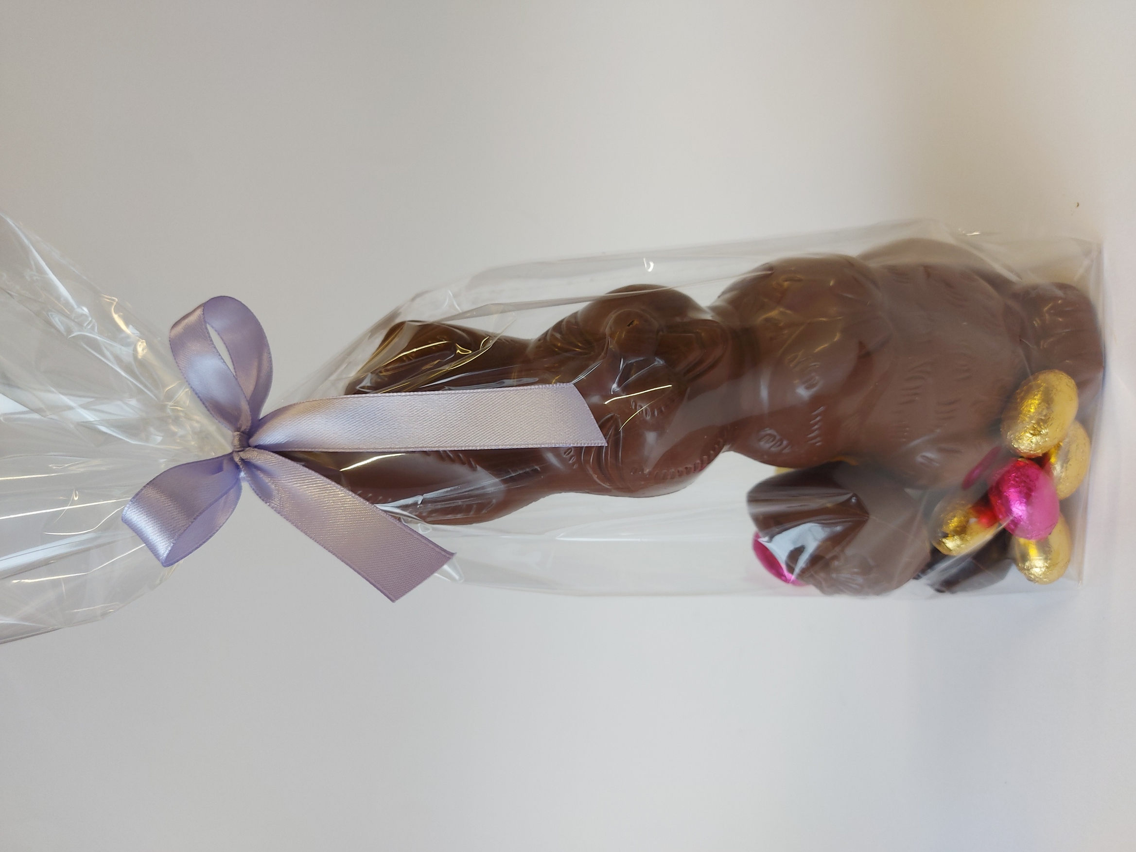 Paasgeschenkje met lachhaas en eitjes