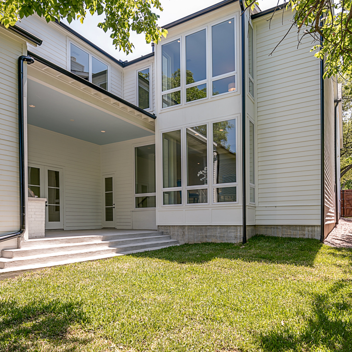 Newly built Lakewood modern appeals to Dallas hosts with the most