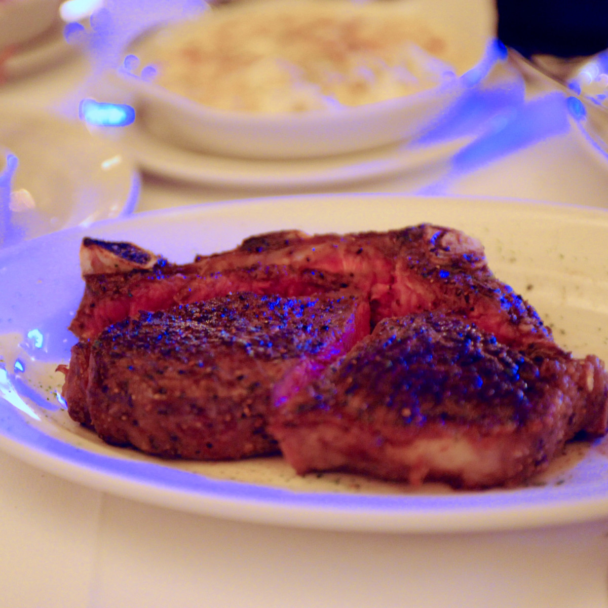 First Taste New Pappas Bros. downtown steakhouse keeps things classic