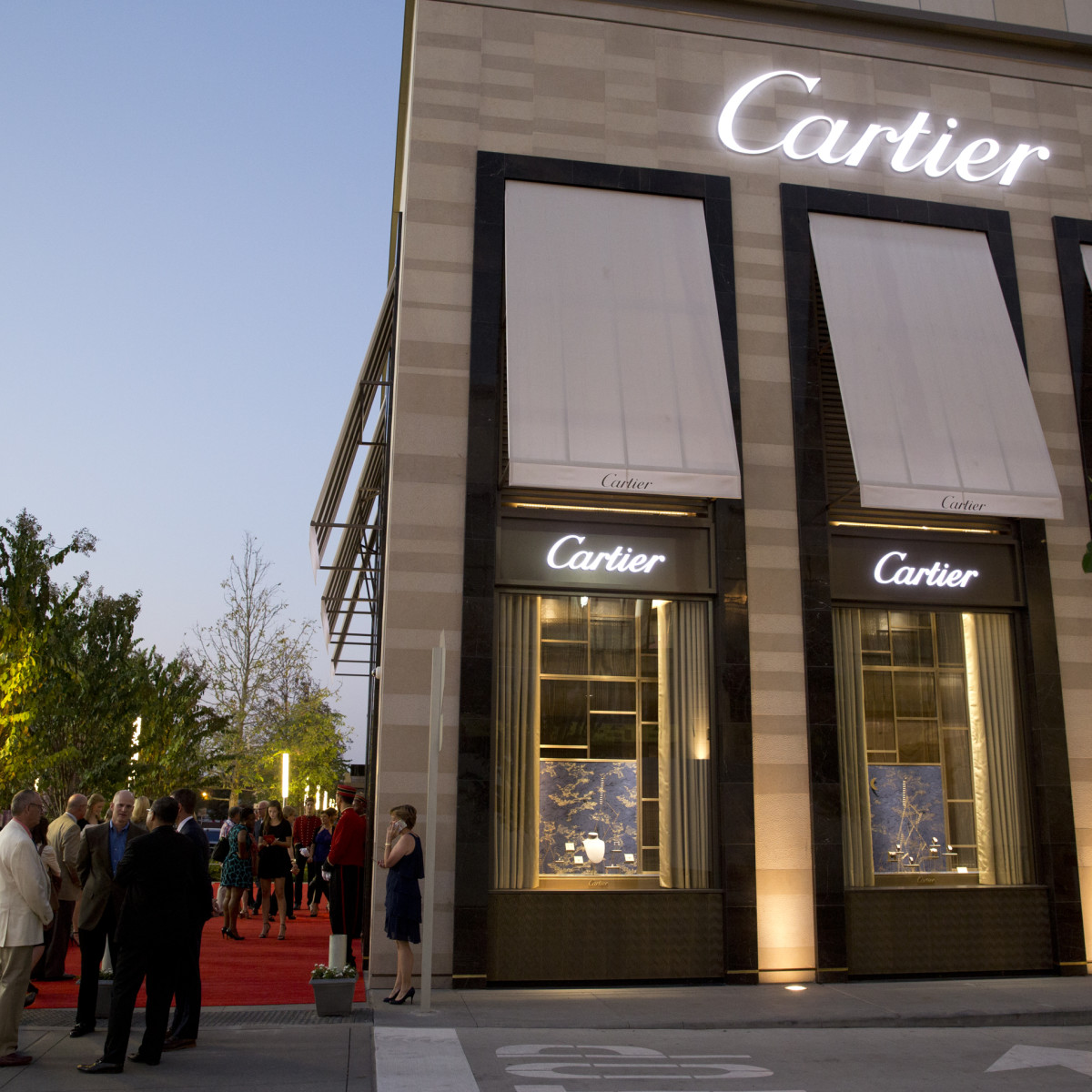 Opening soirée for swank Cartier emporium enjoys a chic Euro vibe