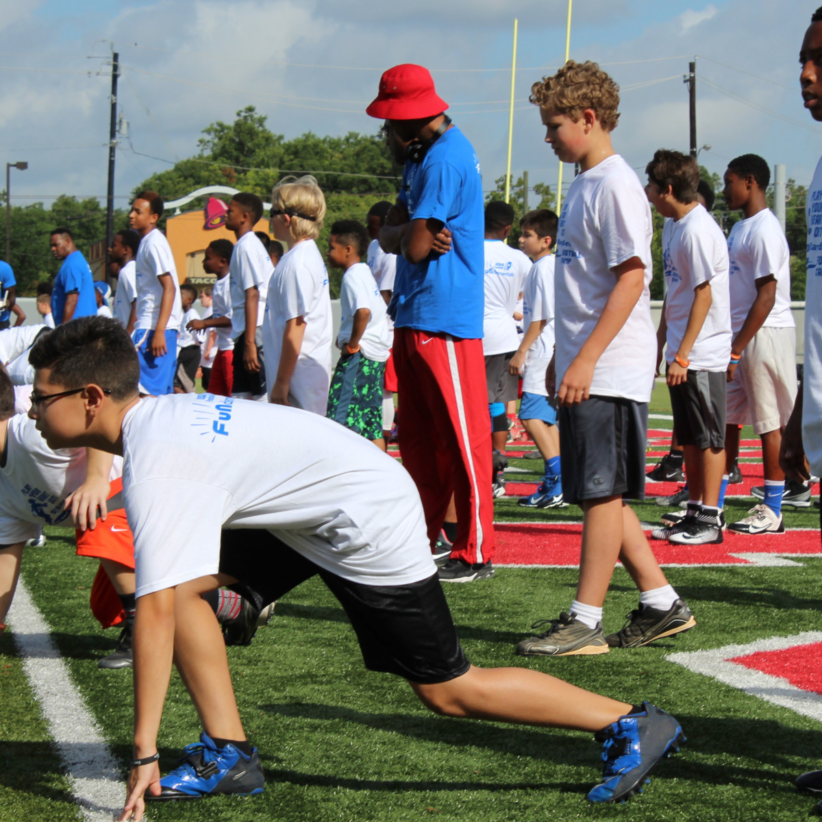 Nfl Star Returns Home To Host Youth Football Camp At Uh