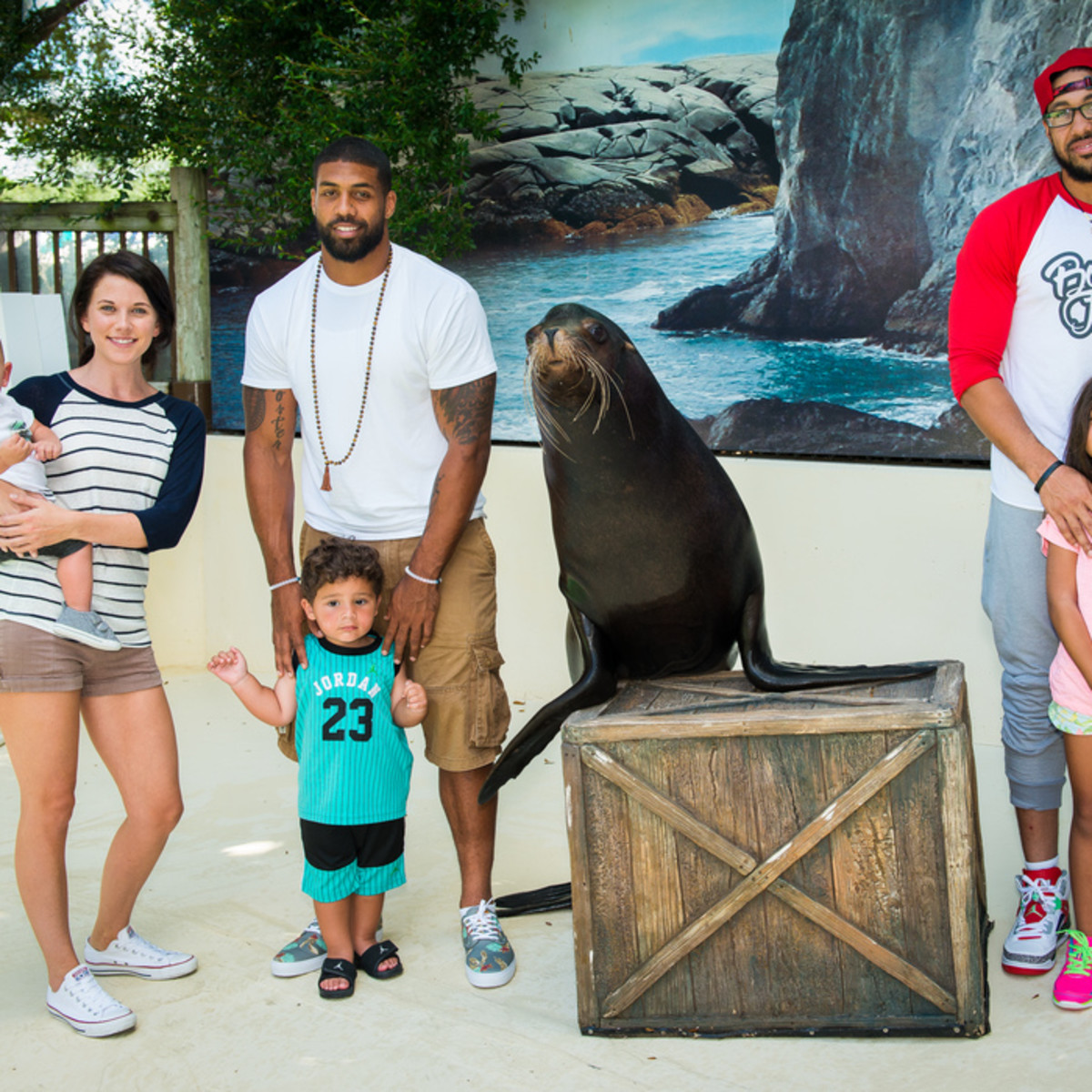 Texans star gets Seal of approval during wild time at the Houston Zoo
