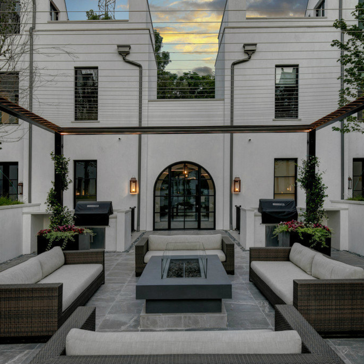 See why everyone's rushing to snap up these new Highland Park condos