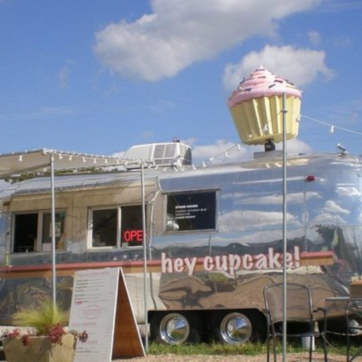 Austin Photo: Places_Food_hey_cupcake_exterior