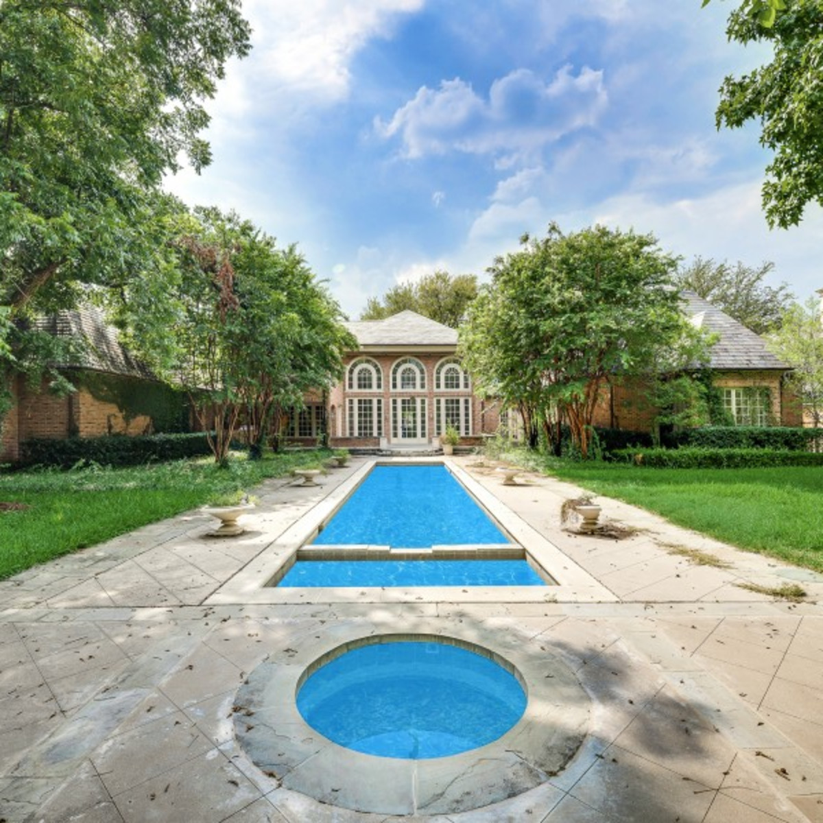 Bids start at 350K for this rare foreclosed mansion in Preston Hollow